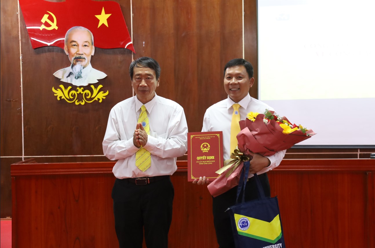 PGS.TS Nguyễn Minh Hòa giữ chức vụ Hiệu trưởng Trường Đại học Trà Vinh, nhiệm kỳ 2021–2026