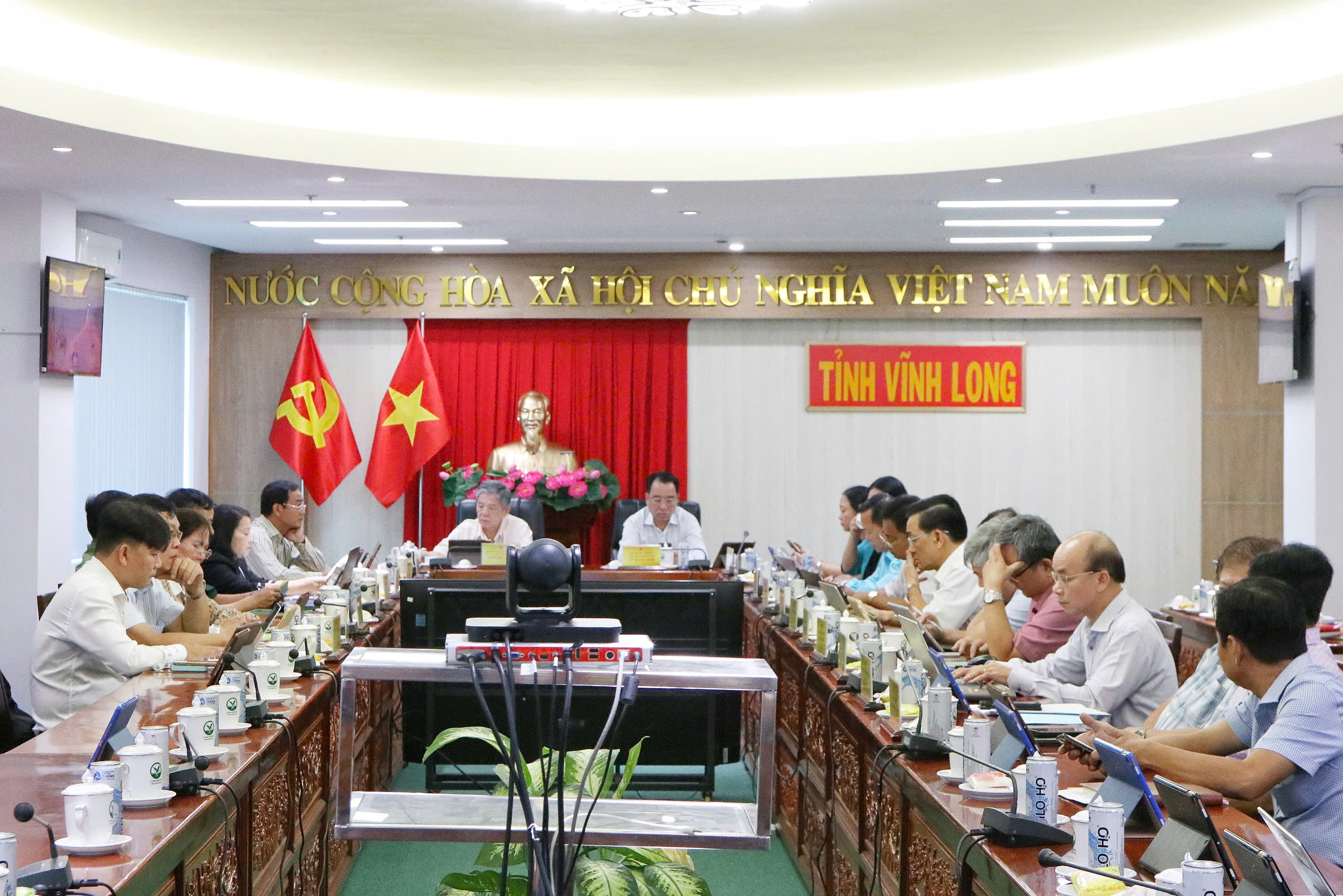 Chính phủ đặt mục tiêu tăng trưởng GDP năm 2025 đạt 8,3-8,5%