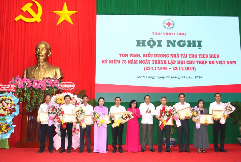 Hội Chữ thập đỏ tỉnh Vĩnh Long tôn vinh, biểu dương nhà tài trợ tiêu biểu năm 2024