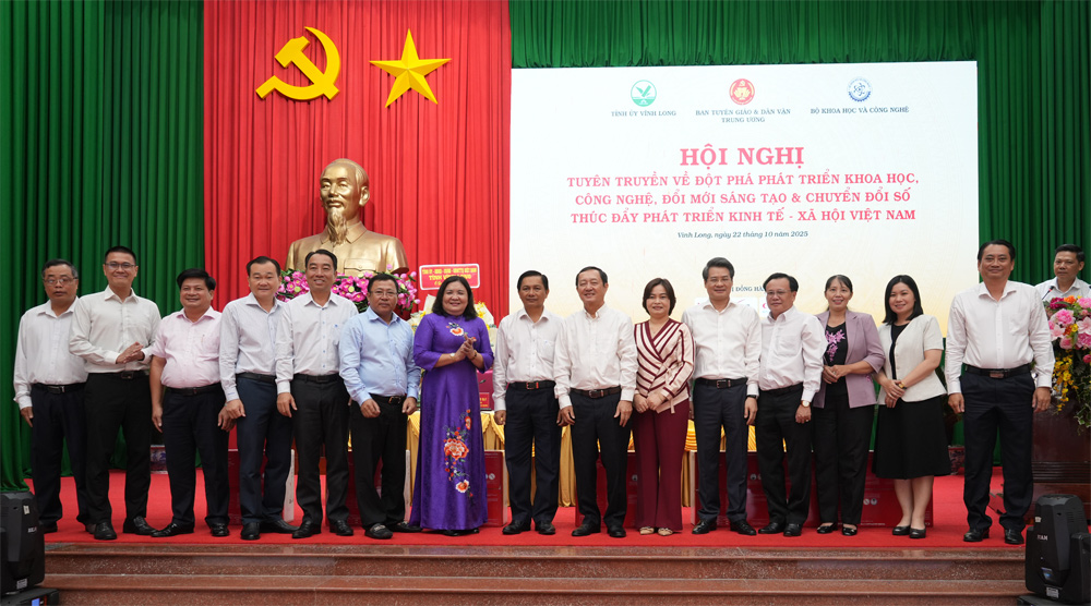 Đột phá phát triển khoa học, công nghệ, đổi mới sáng tạo và chuyển đổi số thúc đẩy phát triển kinh tế, xã hội Việt Nam