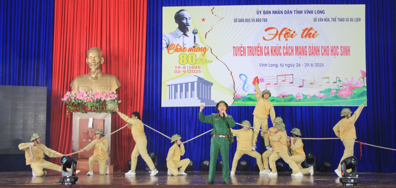 Khai mạc Hội thi tuyên truyền ca khúc cách mạng dành cho học sinh