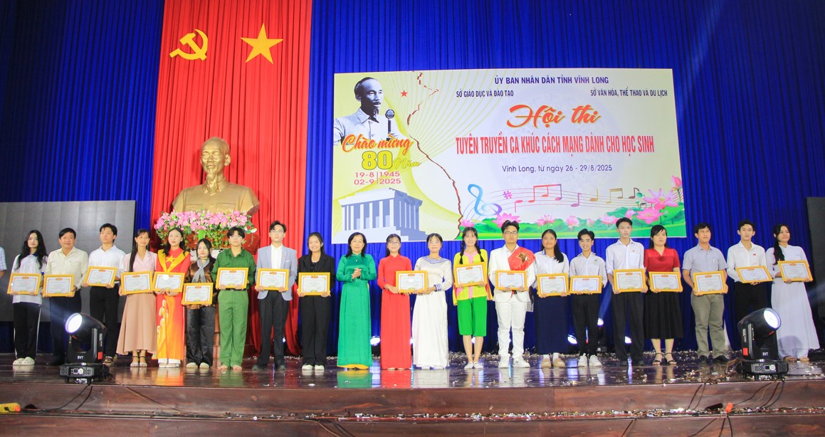 Tổng kết Hội thi tuyên truyền ca khúc cách mạng dành cho học sinh