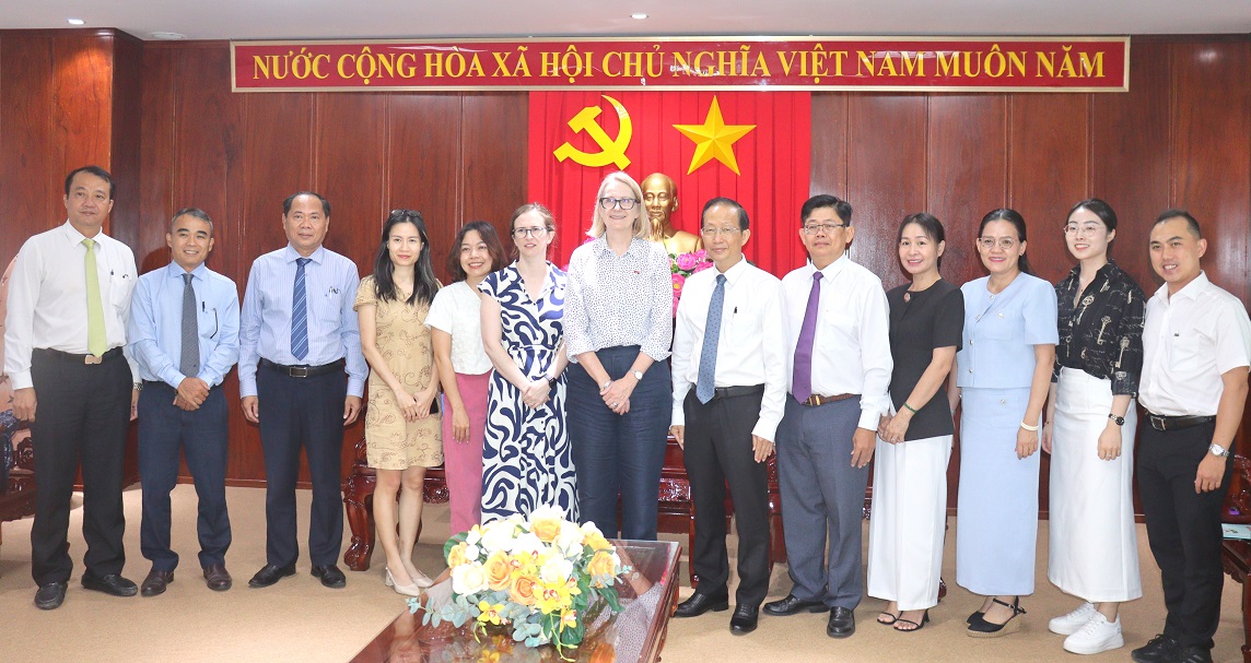 Lãnh đạo Ủy ban nhân dân tỉnh Vĩnh Long tiếp Tổng lãnh sự Úc tại Thành phố Hồ Chí Minh đến chào xã giao