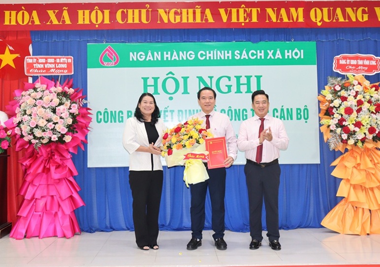 Công bố Quyết định bổ nhiệm Giám đốc Chi nhánh Ngân hàng Chính sách xã hội tỉnh Vĩnh Long
