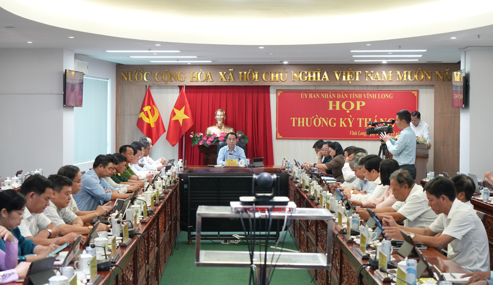Chủ tịch UBND tỉnh Lữ Quang Ngời chủ trì phiên họp UBND tỉnh thường kỳ tháng 9/2025